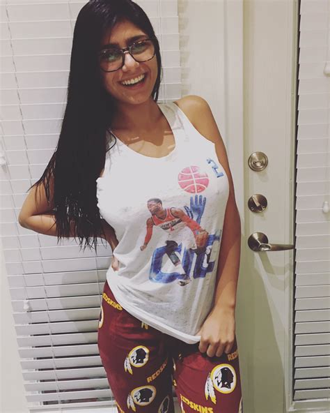 mia khalifa hot